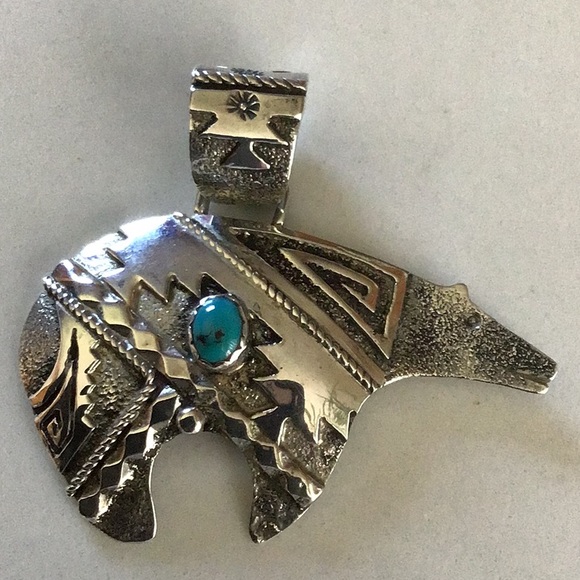 Navajo Indian Sterling Silver Bear Exquisite details. Stamped w Chiefs initials. - Picture 2 of 11
